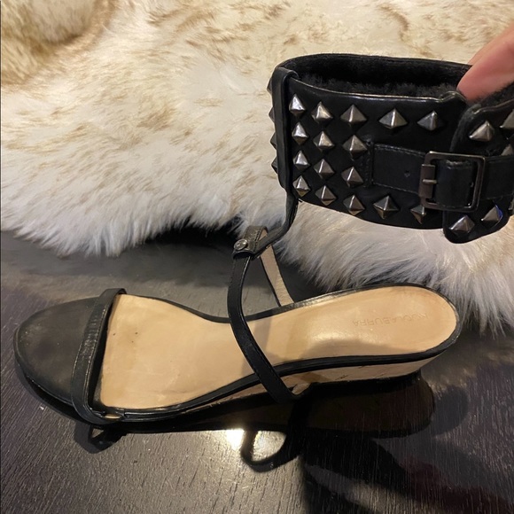 Beautiful Leather Black sandal ✨ Brand “ Koolaburra Size 7,5 - Picture 4 of 5